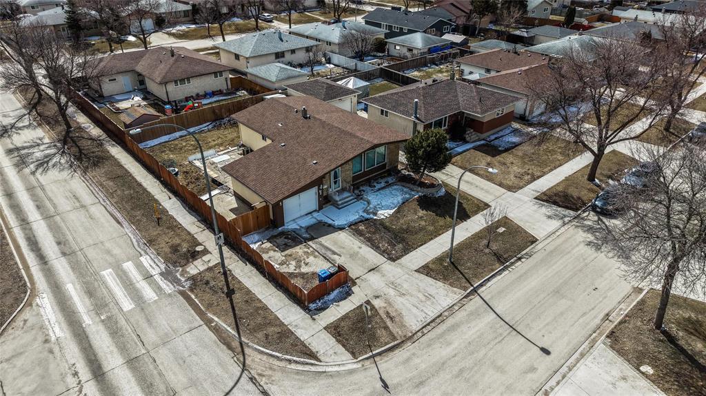 2 Leamen Crescent, Winnipeg, Manitoba  R2P 0N8 - Photo 31 - 202608079