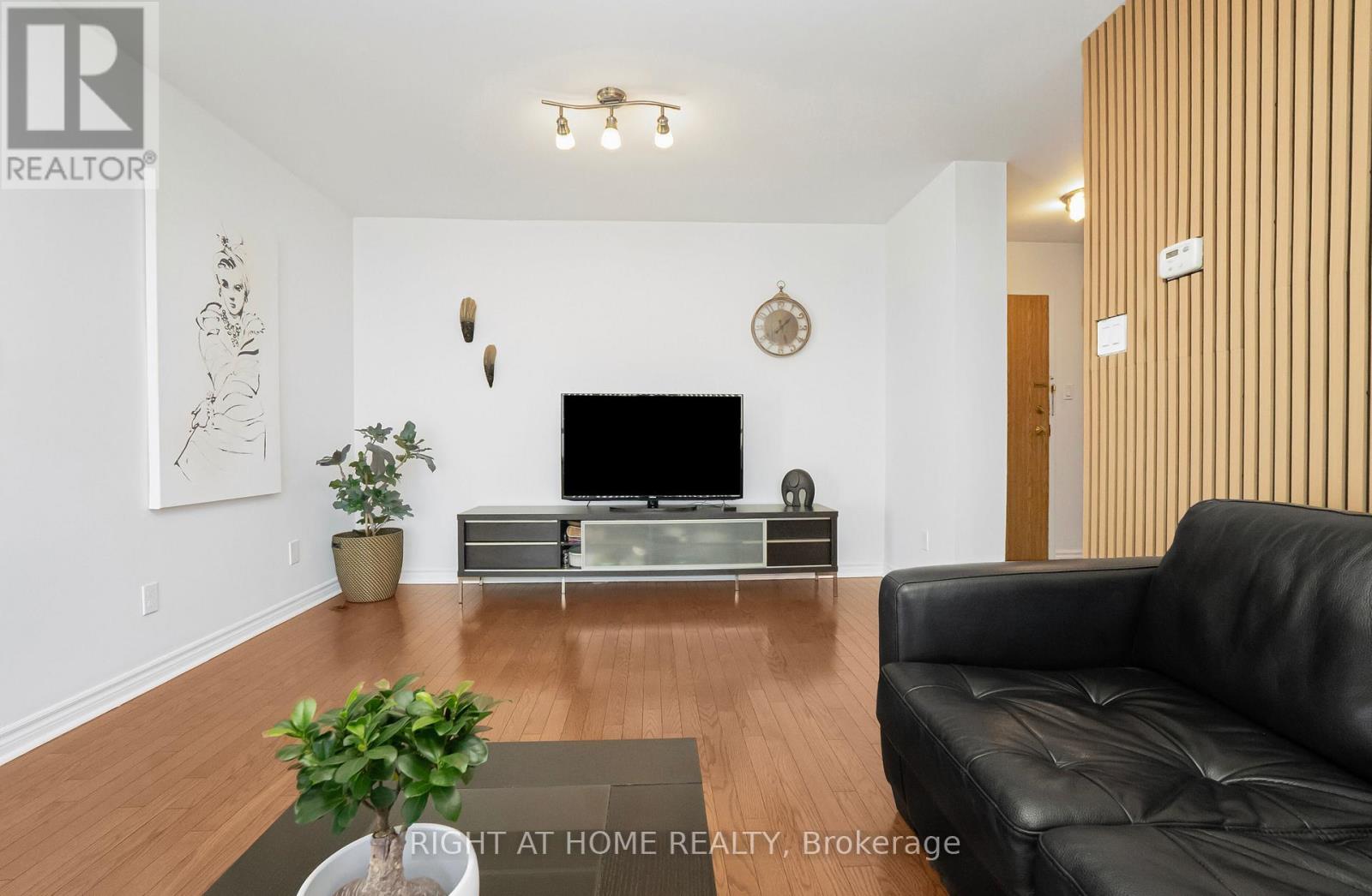 1507 - 1360 Rathburn Road E, Mississauga, Ontario  L4W 4H4 - Photo 13 - W13036910