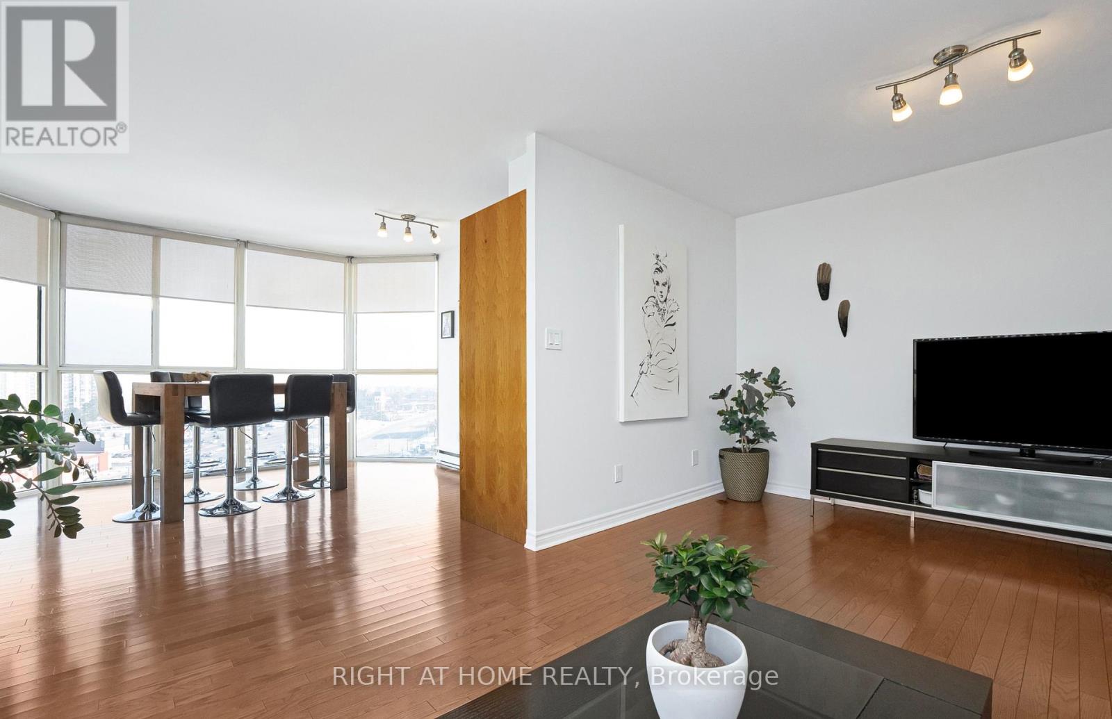 1507 - 1360 Rathburn Road E, Mississauga, Ontario  L4W 4H4 - Photo 15 - W13036910