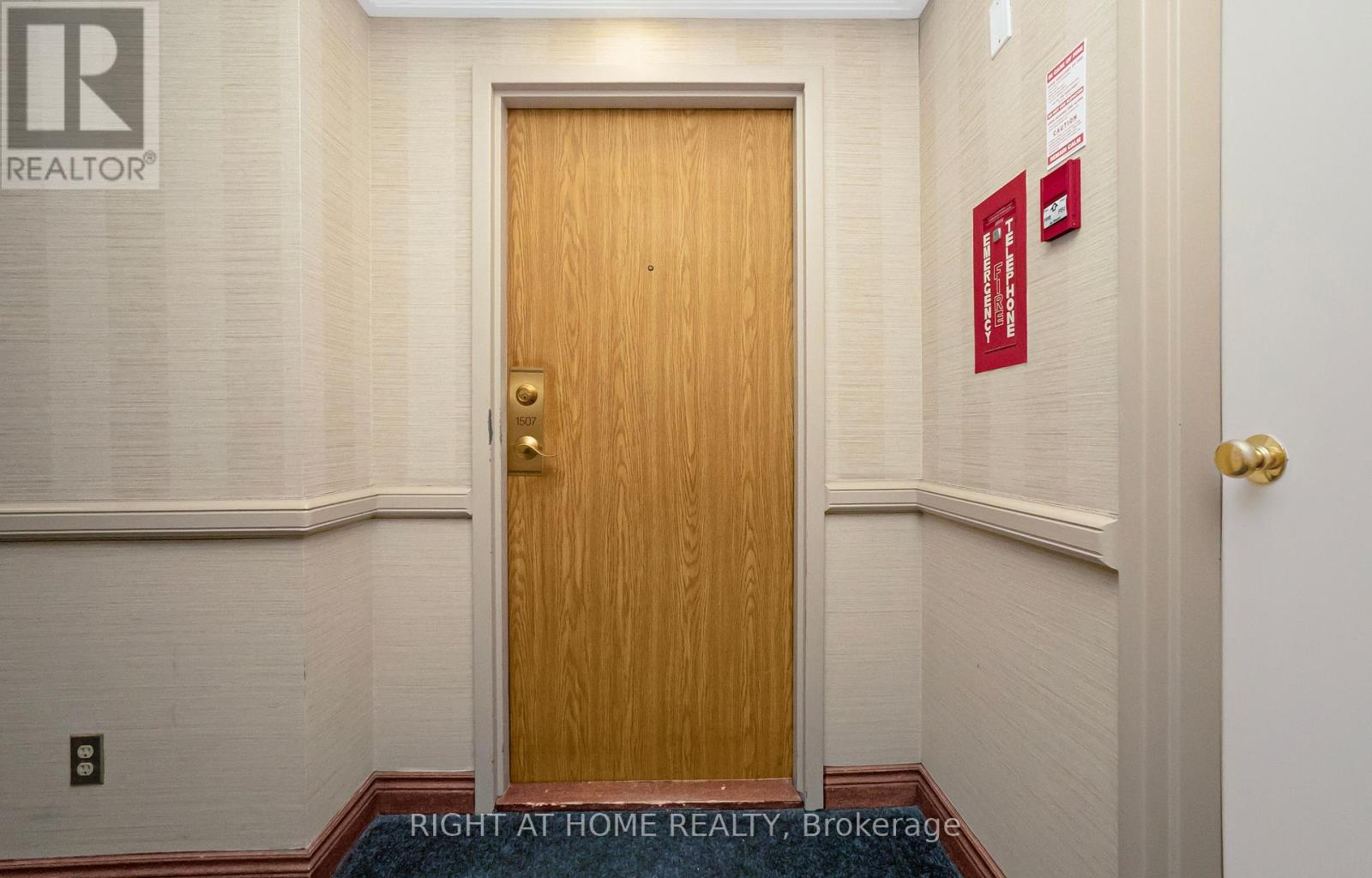 1507 - 1360 Rathburn Road E, Mississauga, Ontario  L4W 4H4 - Photo 4 - W13036910