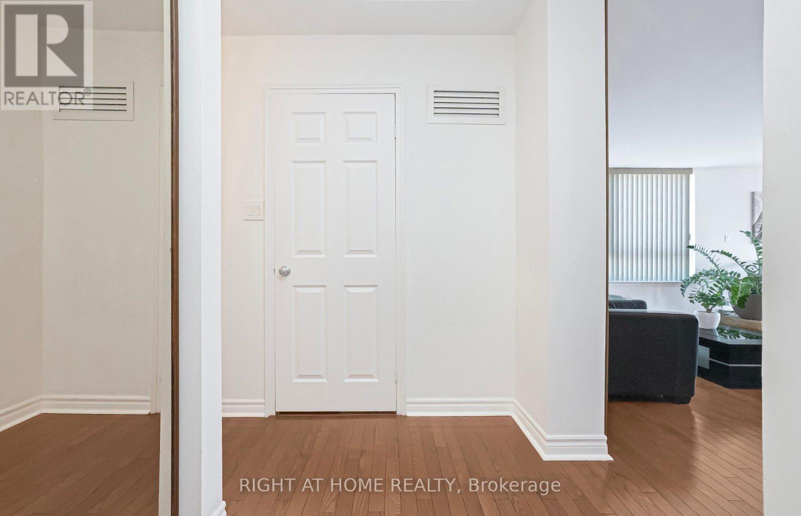 1507 - 1360 Rathburn Road E, Mississauga, Ontario  L4W 4H4 - Photo 8 - W13036910