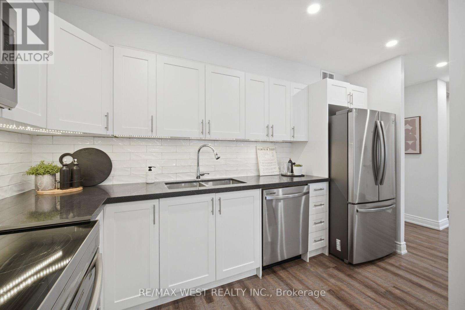 112 - 75 Emmett Avenue, Toronto, Ontario  M6M 5A7 - Photo 10 - W13036912