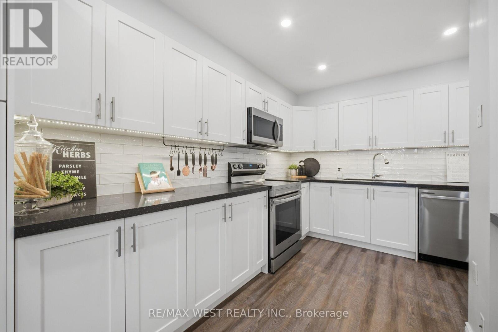 112 - 75 Emmett Avenue, Toronto, Ontario  M6M 5A7 - Photo 8 - W13036912