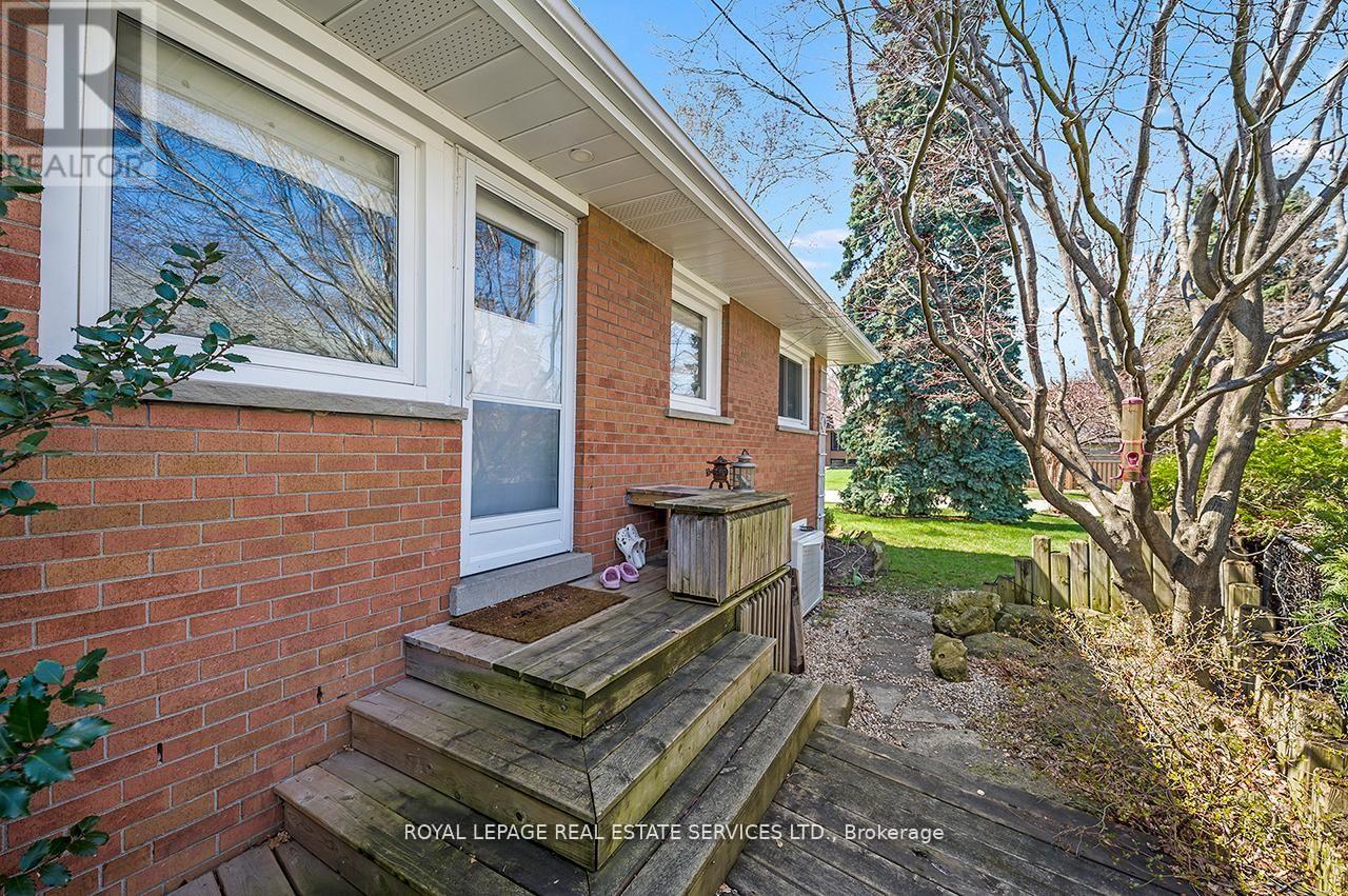 1602 Carletta Drive, Mississauga, Ontario  L4X 1E5 - Photo 37 - W13036926