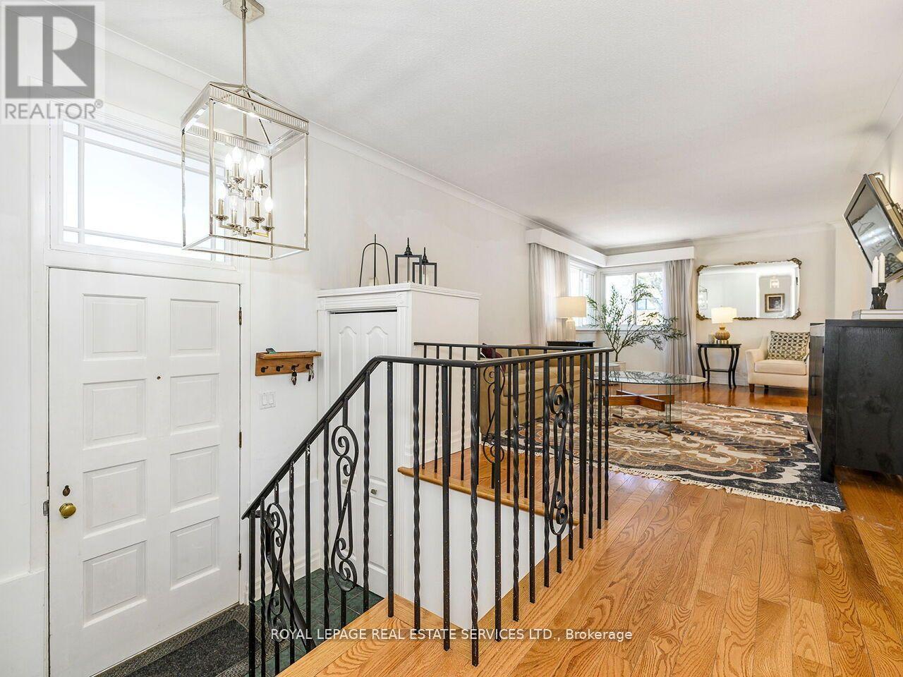 1602 Carletta Drive, Mississauga, Ontario  L4X 1E5 - Photo 7 - W13036926