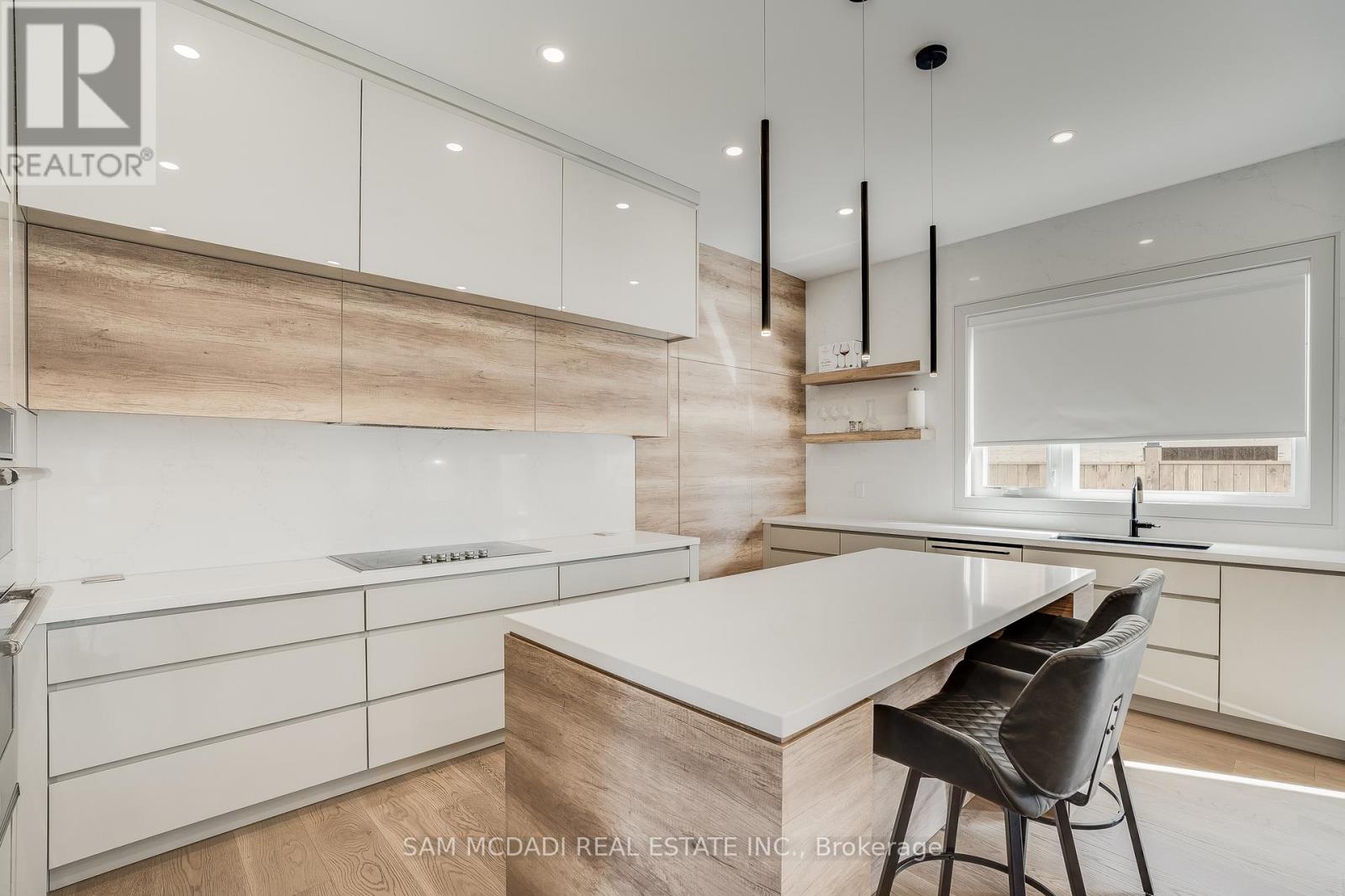 1019 Strathy Avenue, Mississauga, Ontario  L5E 2J5 - Photo 10 - W13036928