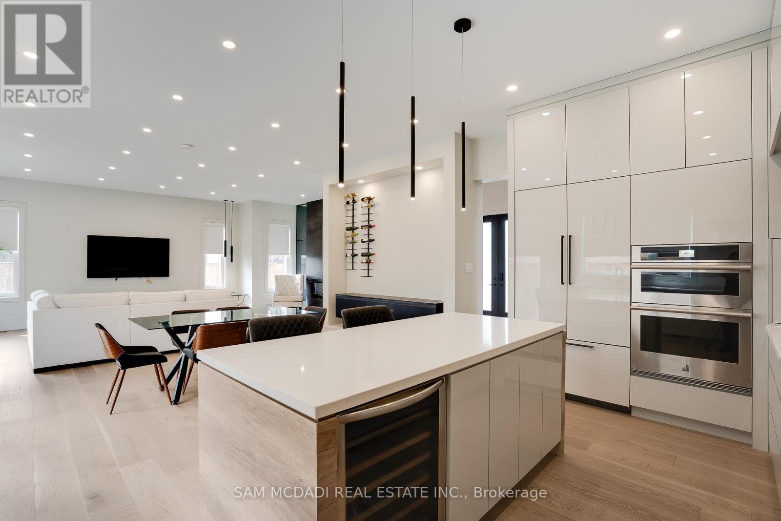 1019 Strathy Avenue, Mississauga, Ontario  L5E 2J5 - Photo 11 - W13036928