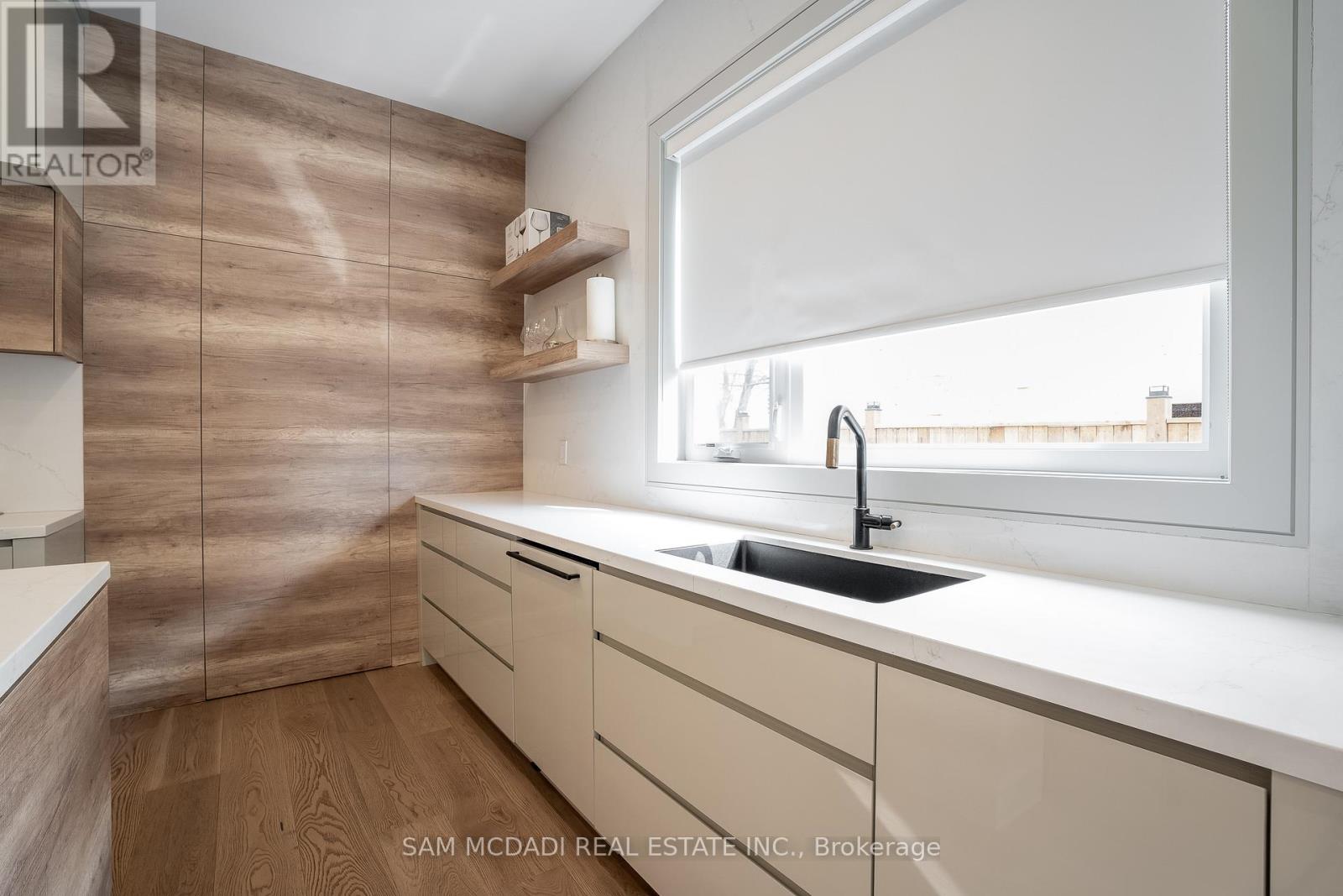 1019 Strathy Avenue, Mississauga, Ontario  L5E 2J5 - Photo 13 - W13036928