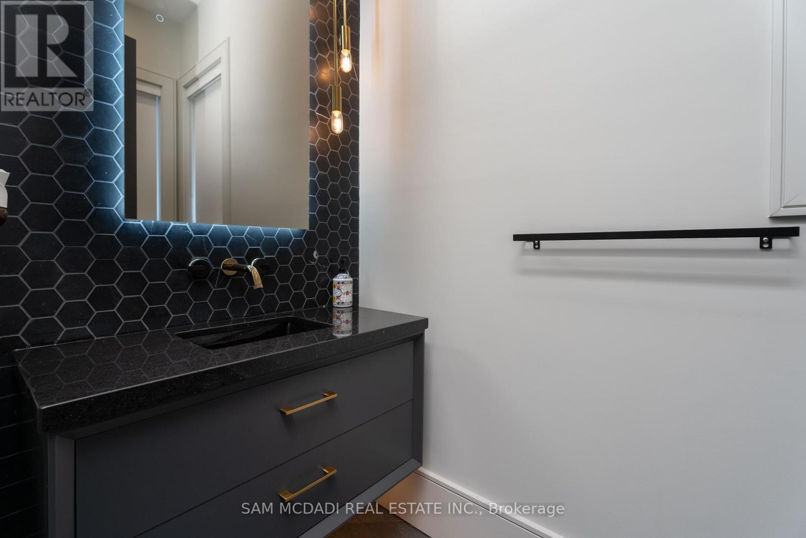 1019 Strathy Avenue, Mississauga, Ontario  L5E 2J5 - Photo 14 - W13036928