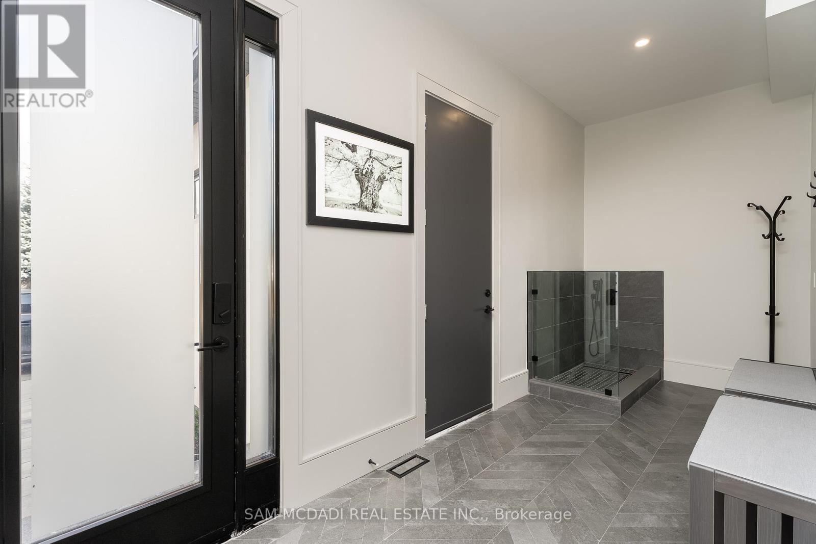 1019 Strathy Avenue, Mississauga, Ontario  L5E 2J5 - Photo 15 - W13036928