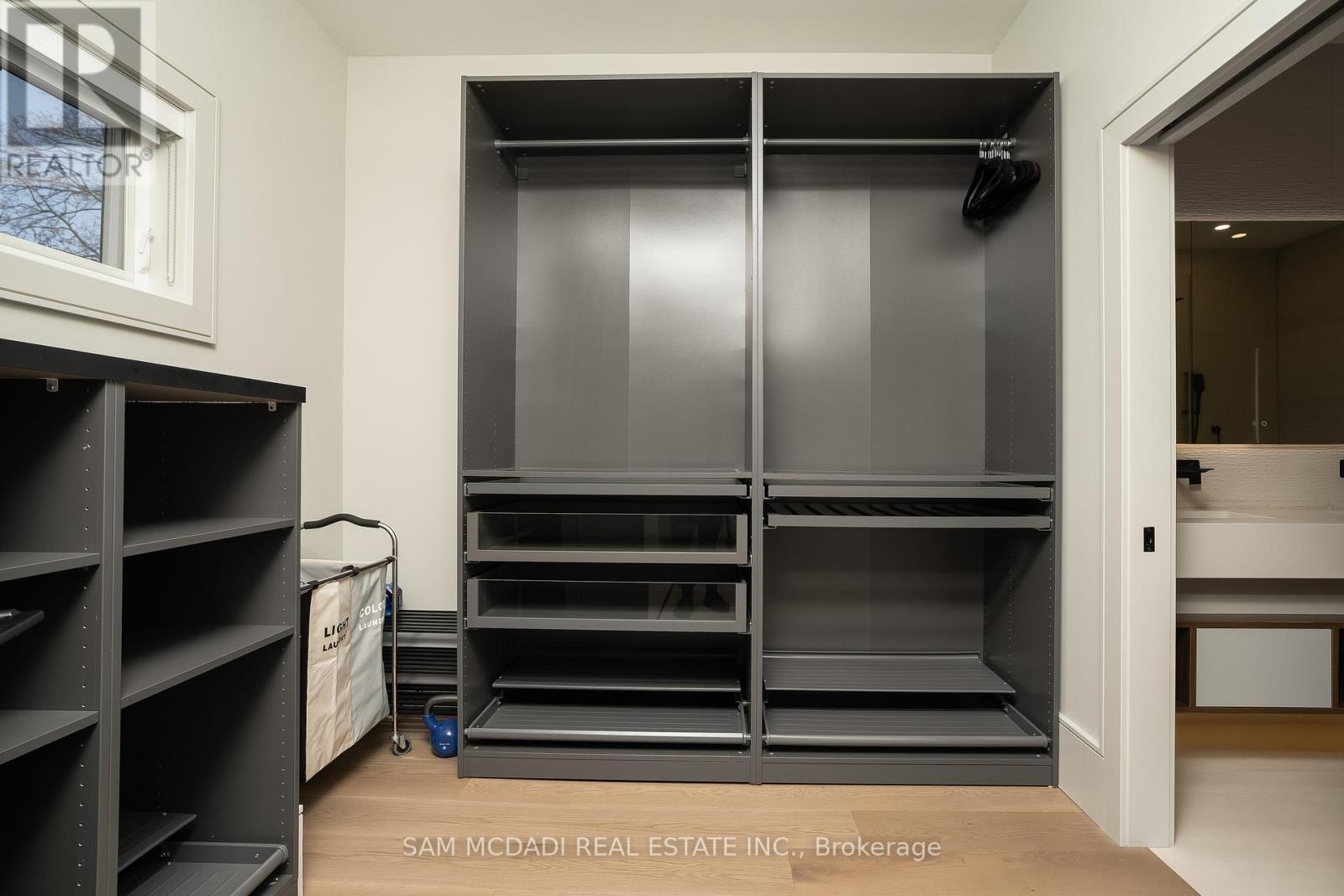 1019 Strathy Avenue, Mississauga, Ontario  L5E 2J5 - Photo 18 - W13036928