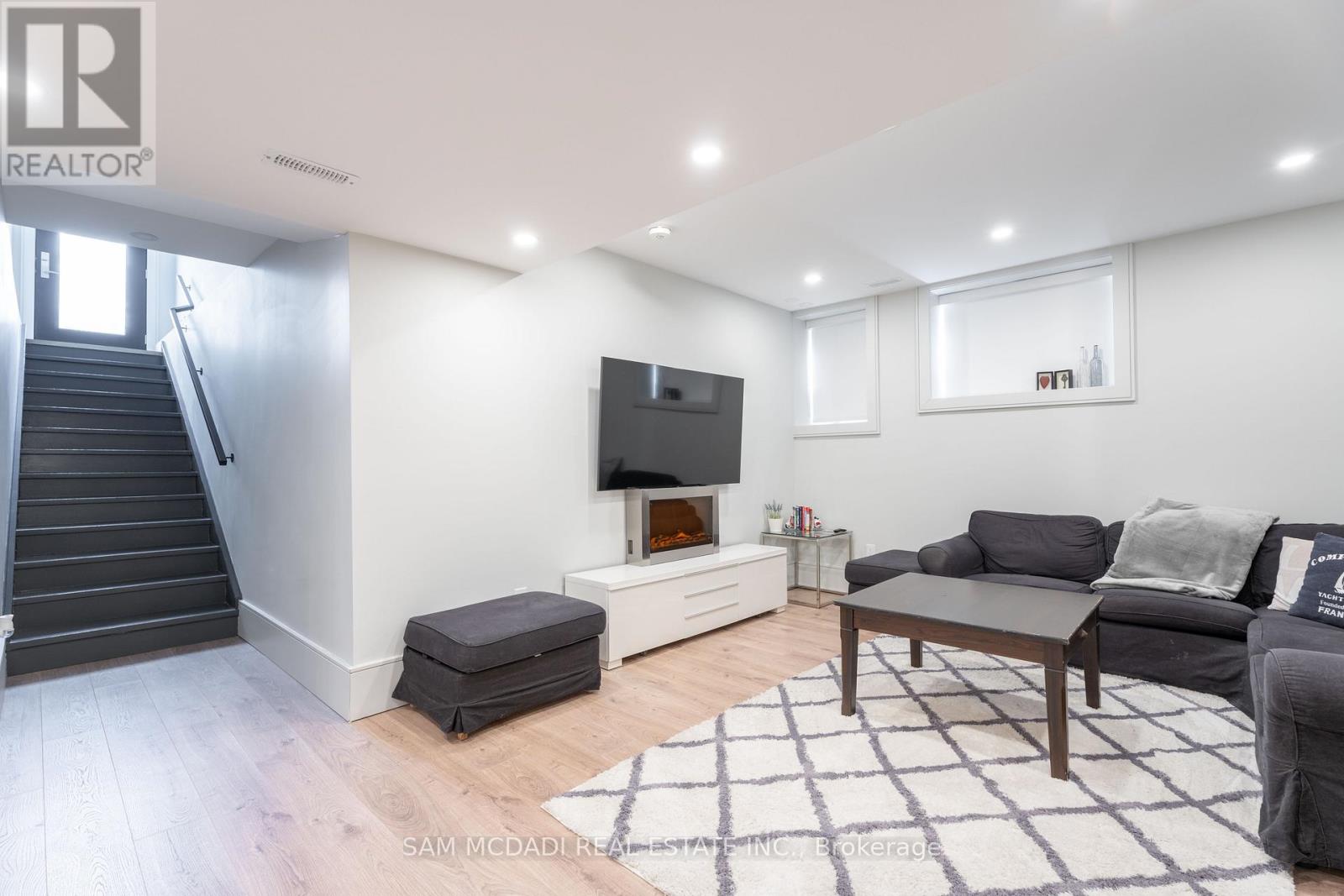 1019 Strathy Avenue, Mississauga, Ontario  L5E 2J5 - Photo 31 - W13036928