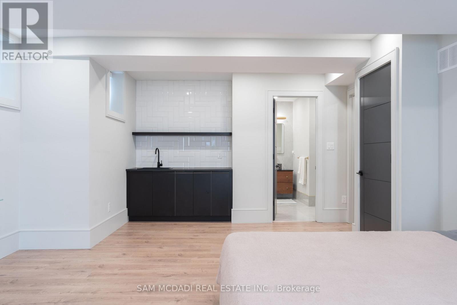 1019 Strathy Avenue, Mississauga, Ontario  L5E 2J5 - Photo 36 - W13036928