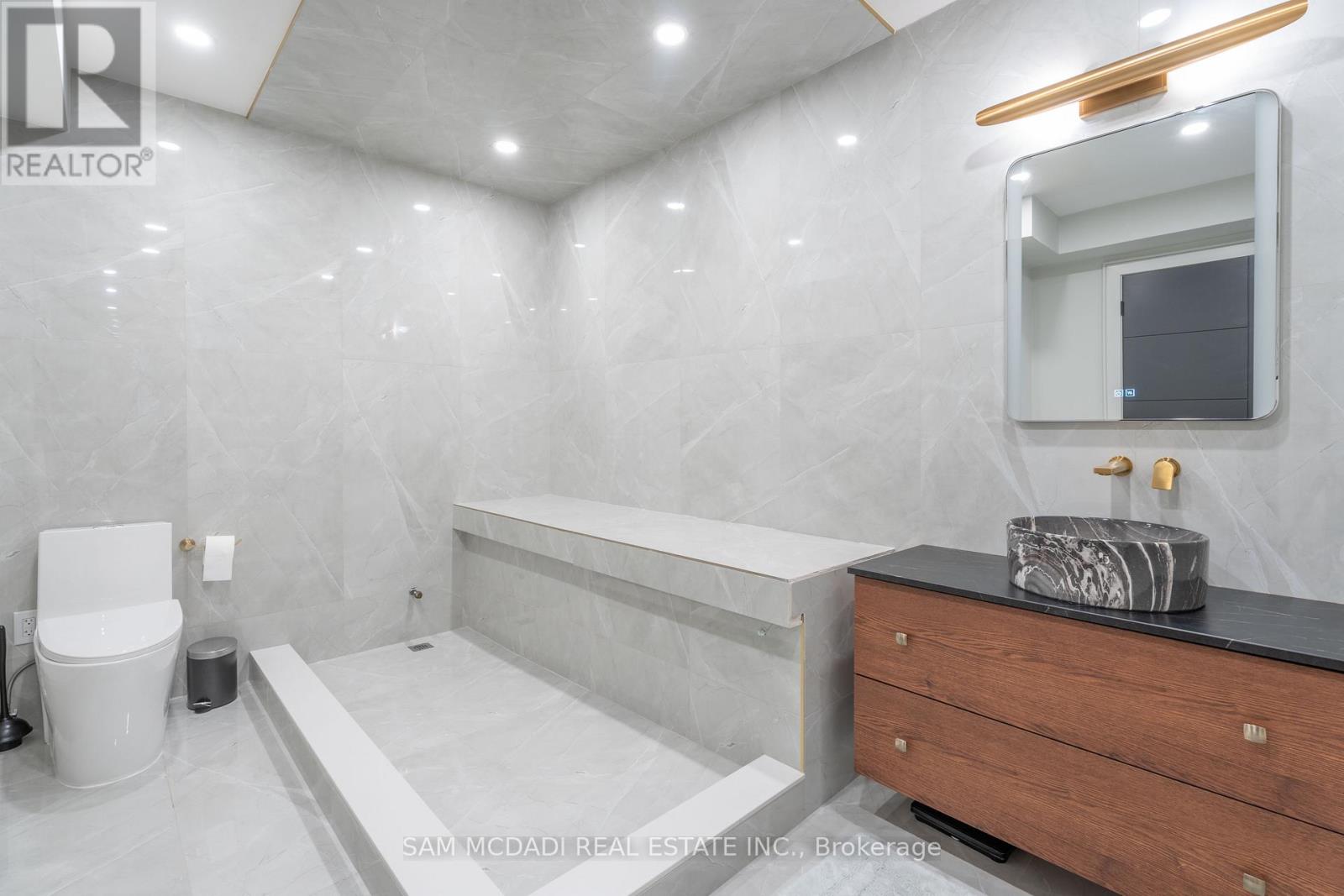 1019 Strathy Avenue, Mississauga, Ontario  L5E 2J5 - Photo 37 - W13036928