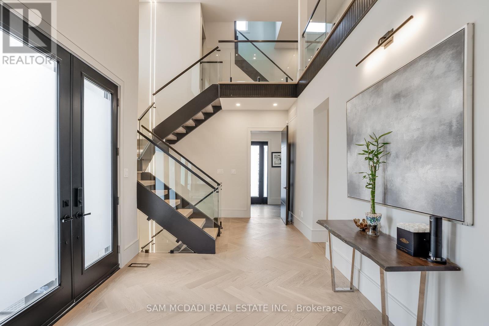 1019 Strathy Avenue, Mississauga, Ontario  L5E 2J5 - Photo 4 - W13036928