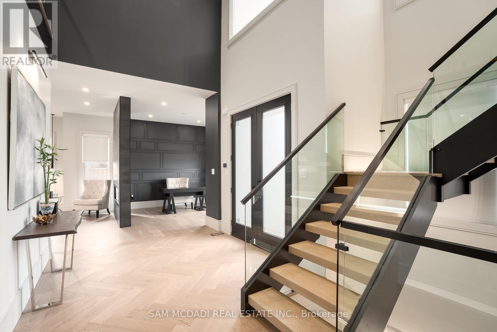 1019 Strathy Avenue, Mississauga, Ontario  L5E 2J5 - Photo 5 - W13036928