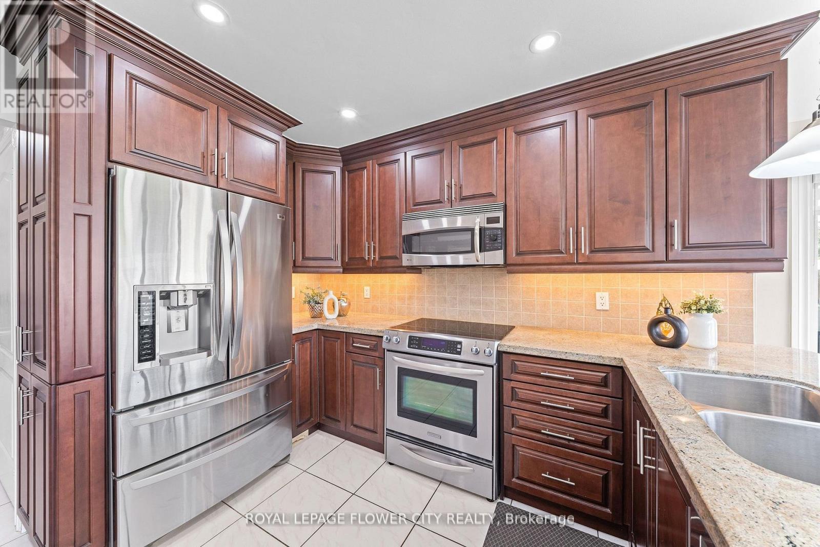 60 Newgreen Crescent, Brampton, Ontario  L6S 4Y5 - Photo 13 - W13036940