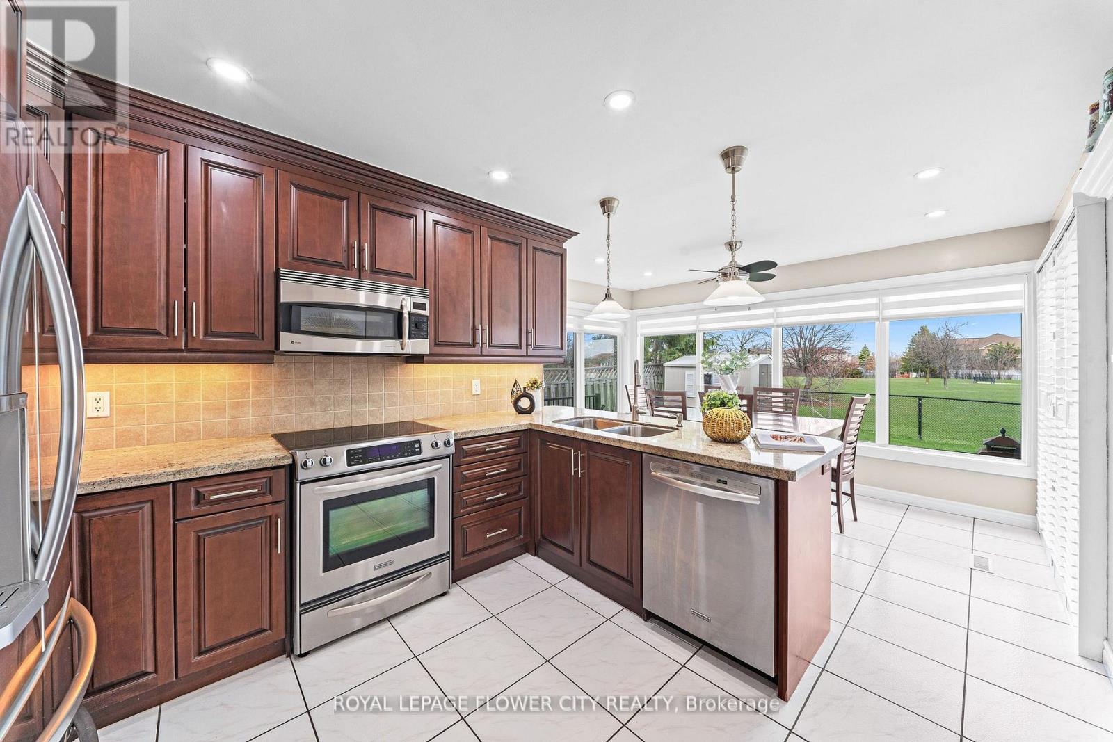 60 Newgreen Crescent, Brampton, Ontario  L6S 4Y5 - Photo 14 - W13036940