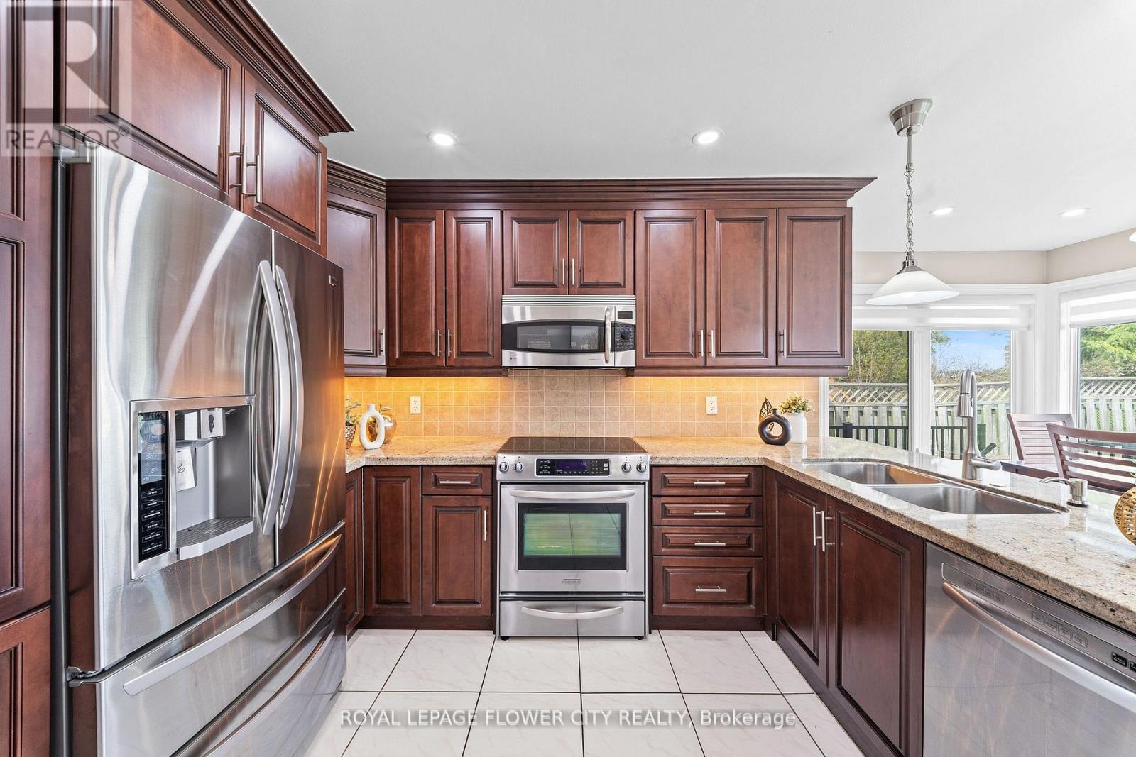 60 Newgreen Crescent, Brampton, Ontario  L6S 4Y5 - Photo 15 - W13036940