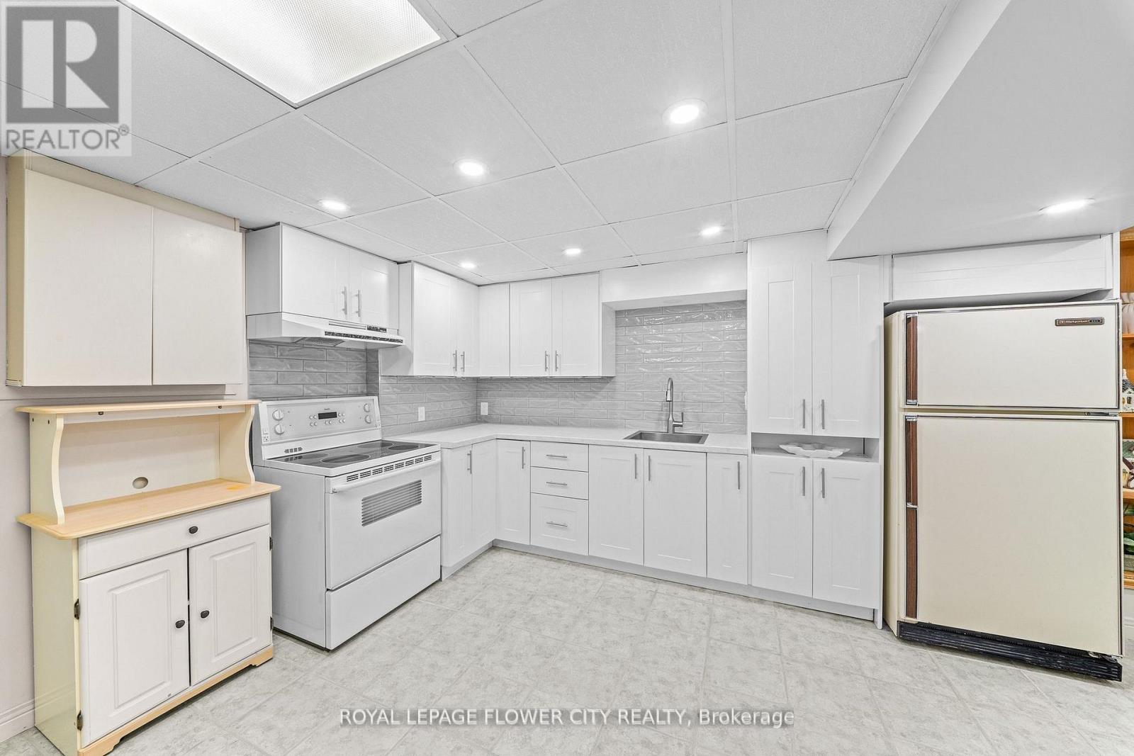 60 Newgreen Crescent, Brampton, Ontario  L6S 4Y5 - Photo 35 - W13036940