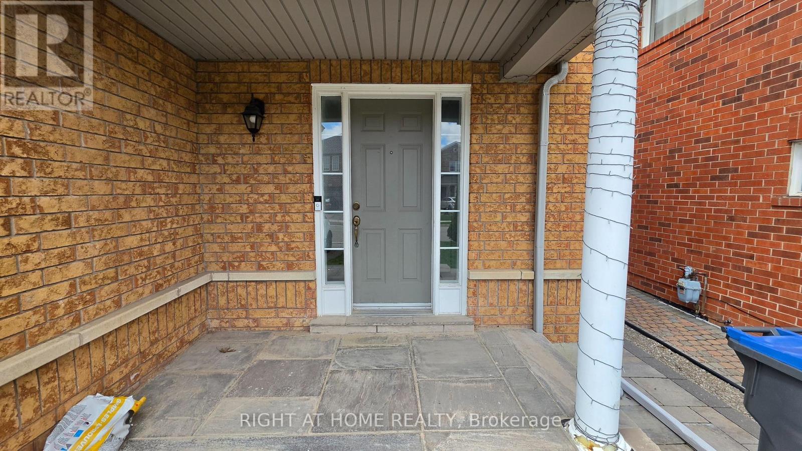 15 Tanglemere Crescent, Brampton, Ontario  L7A 1R7 - Photo 2 - W13036978