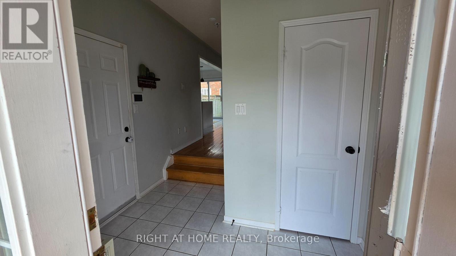 15 Tanglemere Crescent, Brampton, Ontario  L7A 1R7 - Photo 5 - W13036978