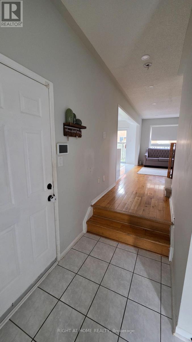 15 Tanglemere Crescent, Brampton, Ontario  L7A 1R7 - Photo 7 - W13036978