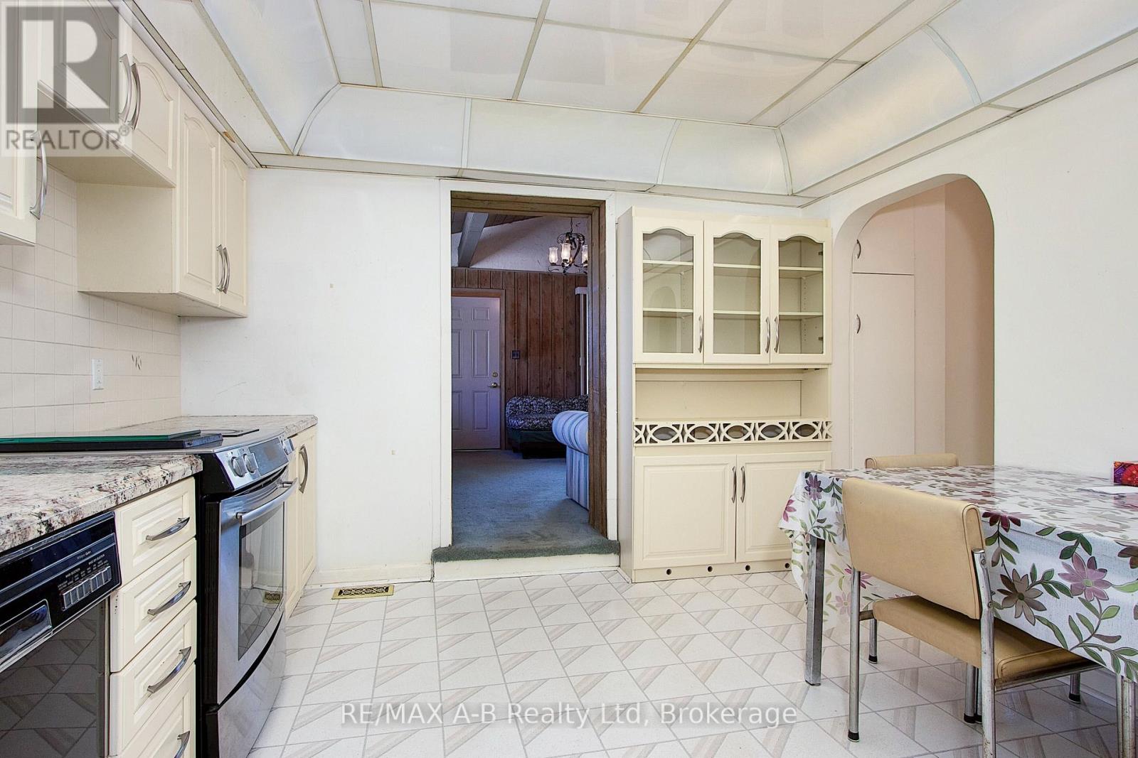 235 William Street, Stratford, Ontario  N5A 4Y2 - Photo 9 - X12730048