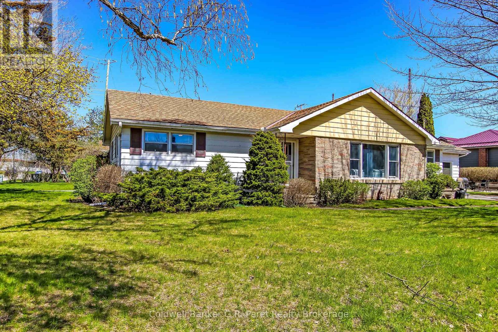 2 Joseph Street, Tillsonburg, Ontario  N4G 1H8 - Photo 2 - X13037018