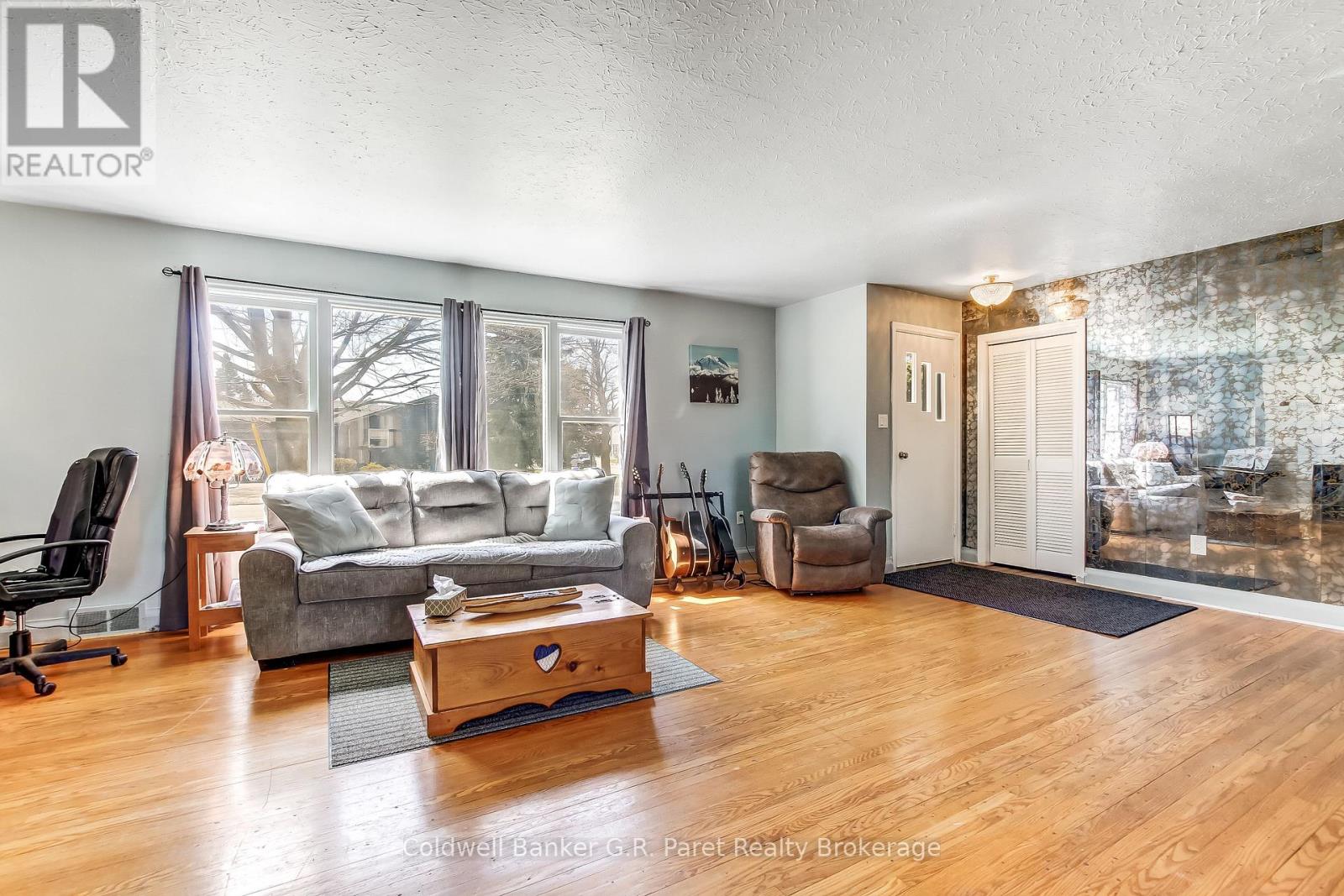 2 Joseph Street, Tillsonburg, Ontario  N4G 1H8 - Photo 4 - X13037018