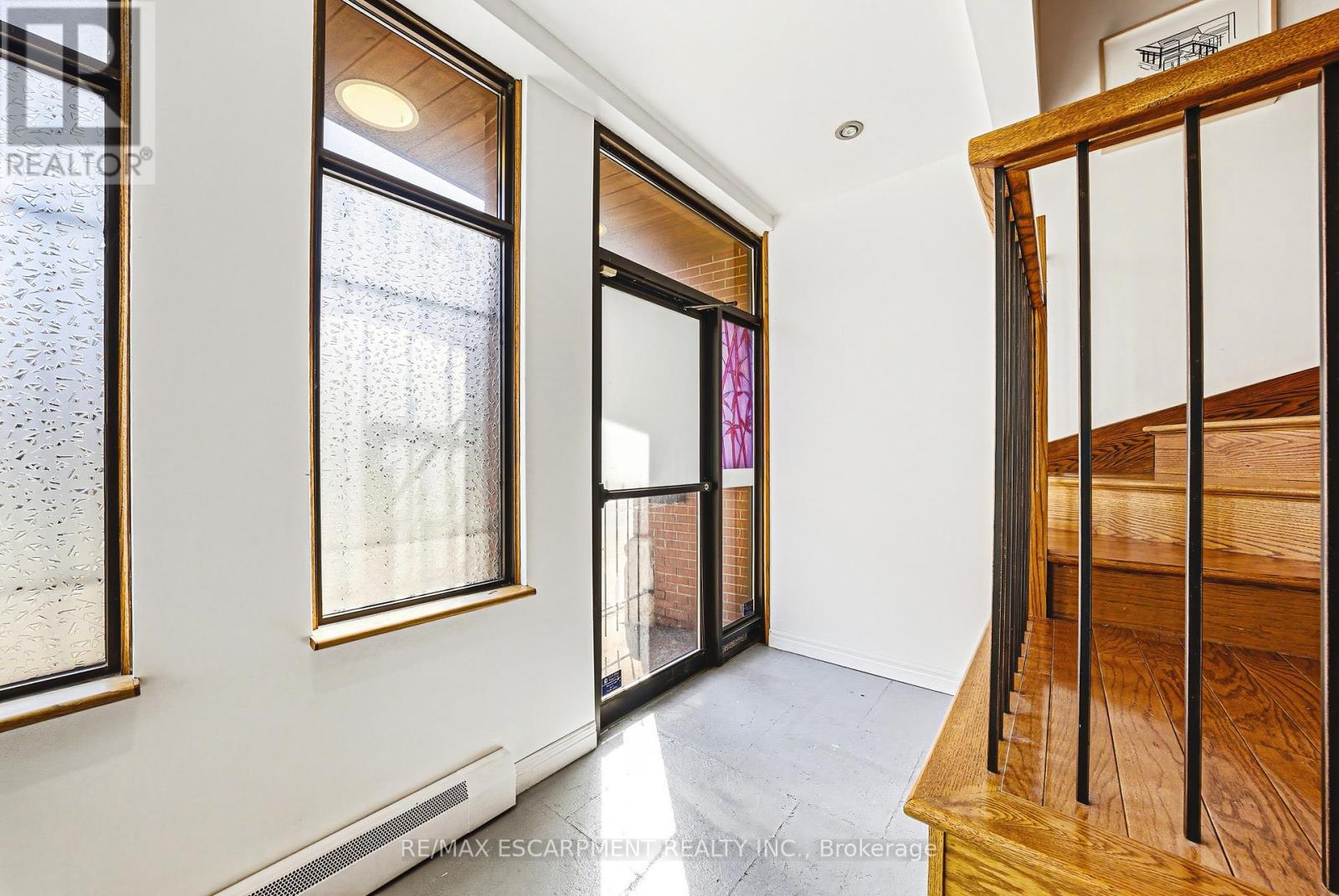 593-595 King Street E, Hamilton, Ontario  L8N 1E4 - Photo 3 - X13036868