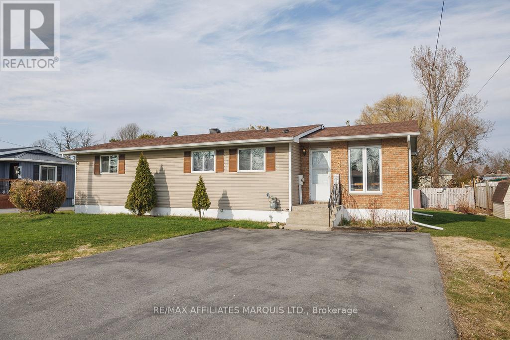 3 Fraser Street, South Stormont, Ontario  K0C 2A0 - Photo 3 - X12663624