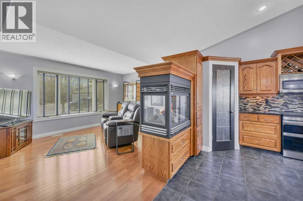 82 Ingram Close, Red Deer, Alberta  T4R 0A3 - Photo 5 - A2303803