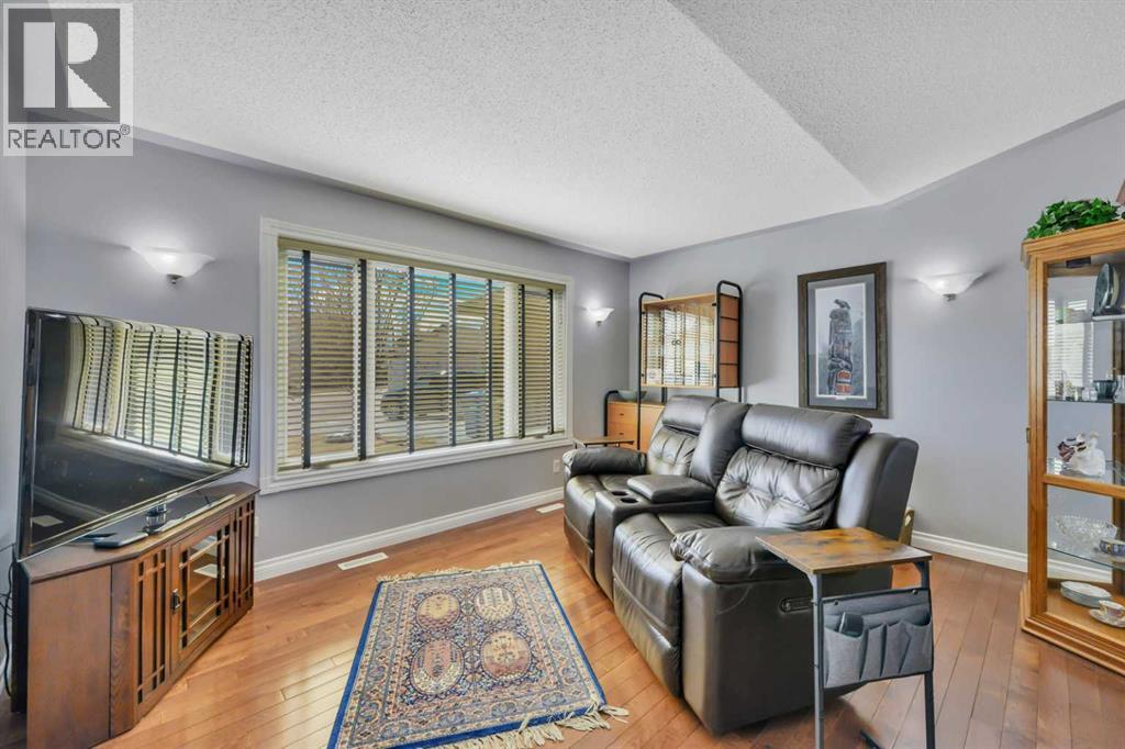 82 Ingram Close, Red Deer, Alberta  T4R 0A3 - Photo 6 - A2303803