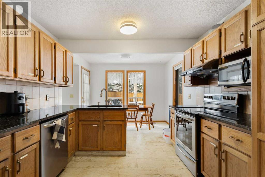 132 Scenic Cove Circle NW, Calgary, Alberta  T3L 1M9 - Photo 12 - A2284377