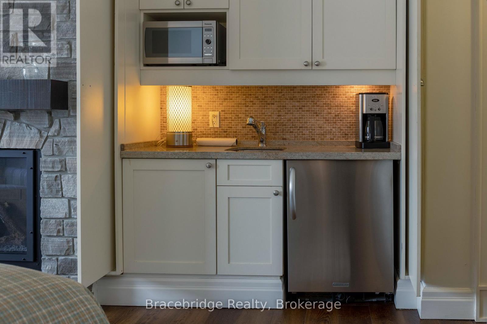 L207- B1/b2 - 1869 Muskoka Rd 118 Highway W, Muskoka Lakes, Ontario  P1L 1W8 - Photo 9 - X13037080