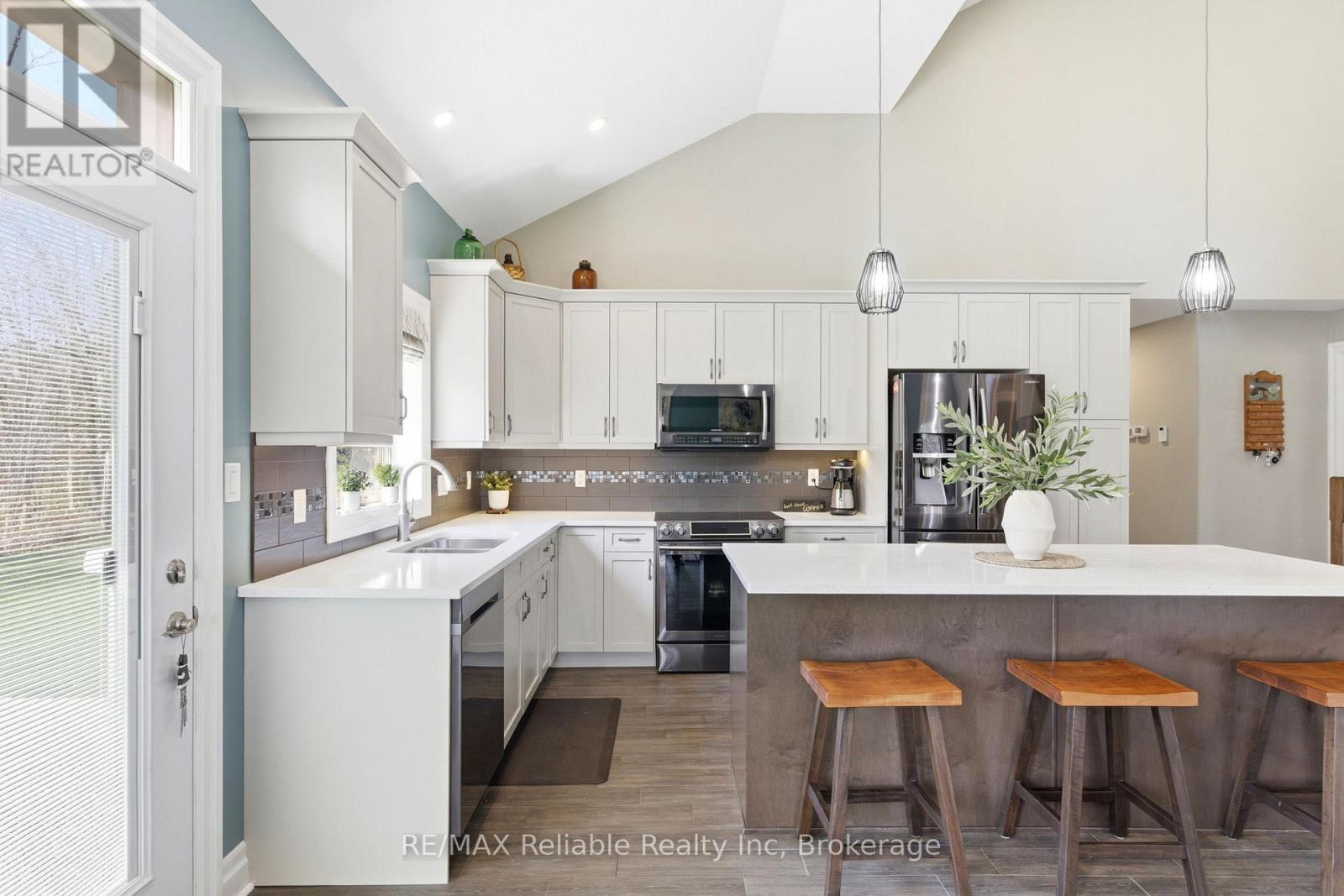 79055 Kelly Court, Central Huron, Ontario  N7A 3X8 - Photo 12 - X13037108