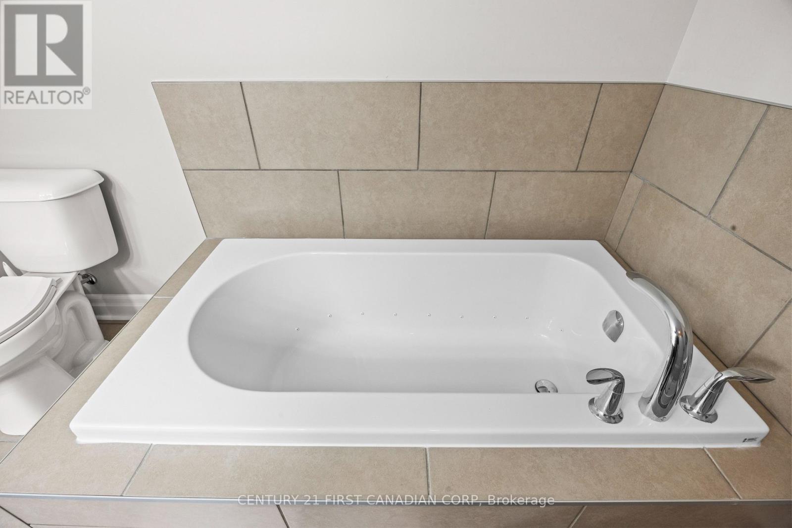 605 - 240 Villagewalk Boulevard, London North, Ontario  N6G 0P6 - Photo 37 - X13037148