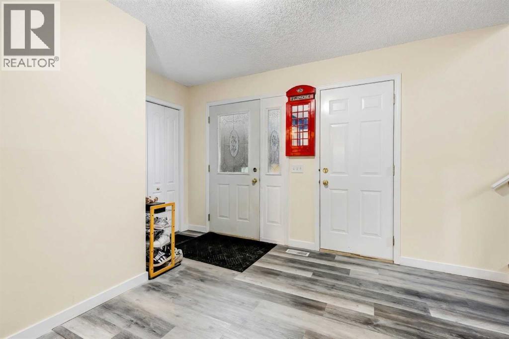 127 Woodside Crescent NW, Airdrie, Alberta  T4B 2K4 - Photo 4 - A2301636