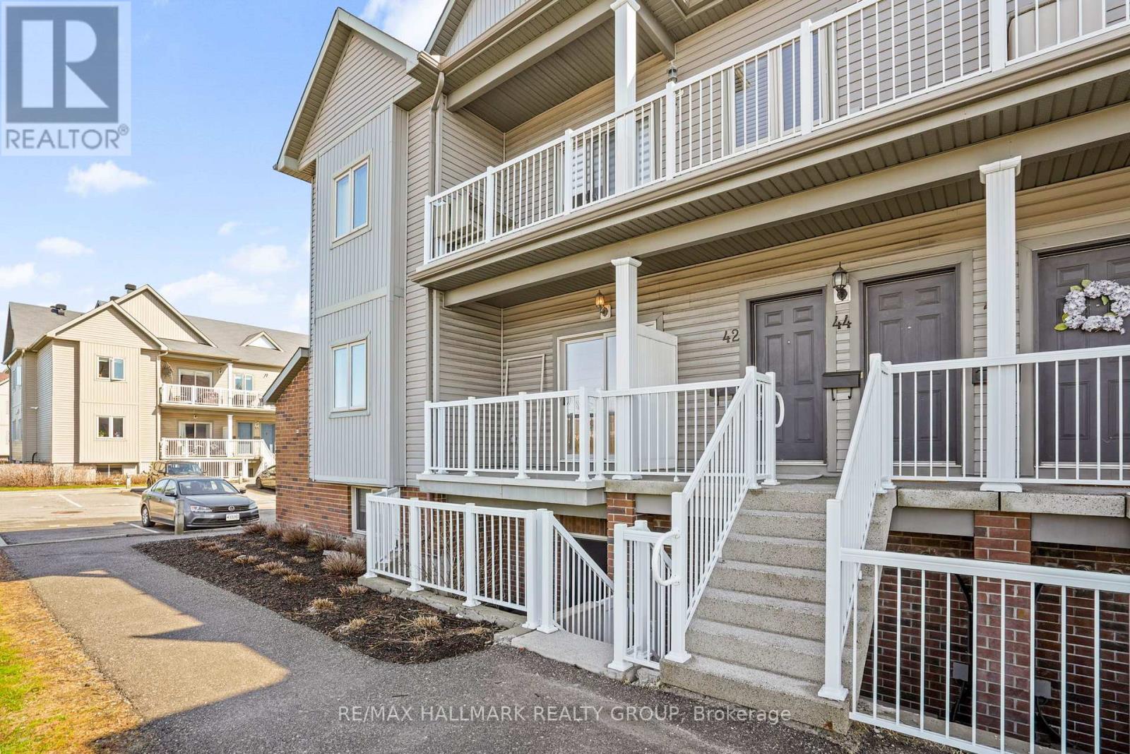 42 STERNES PRIVATE, Ottawa, Ontario