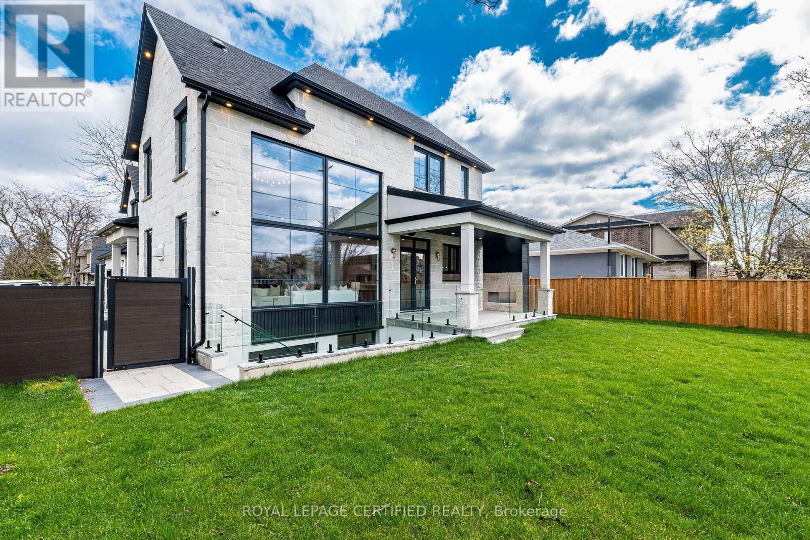 1404 Waverly Avenue Sw, Oakville, Ontario  L6L 2S3 - Photo 43 - W13030482