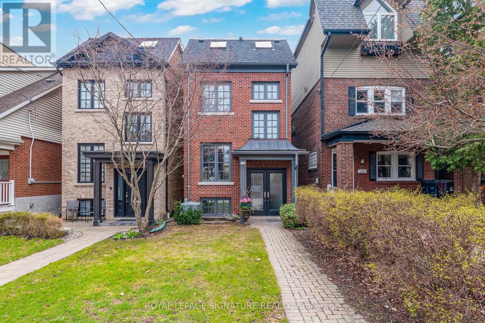 <div class="slider-price">$2,349,000</div><p>189 Bedford Park Avenue, Toronto, Ontario</p>