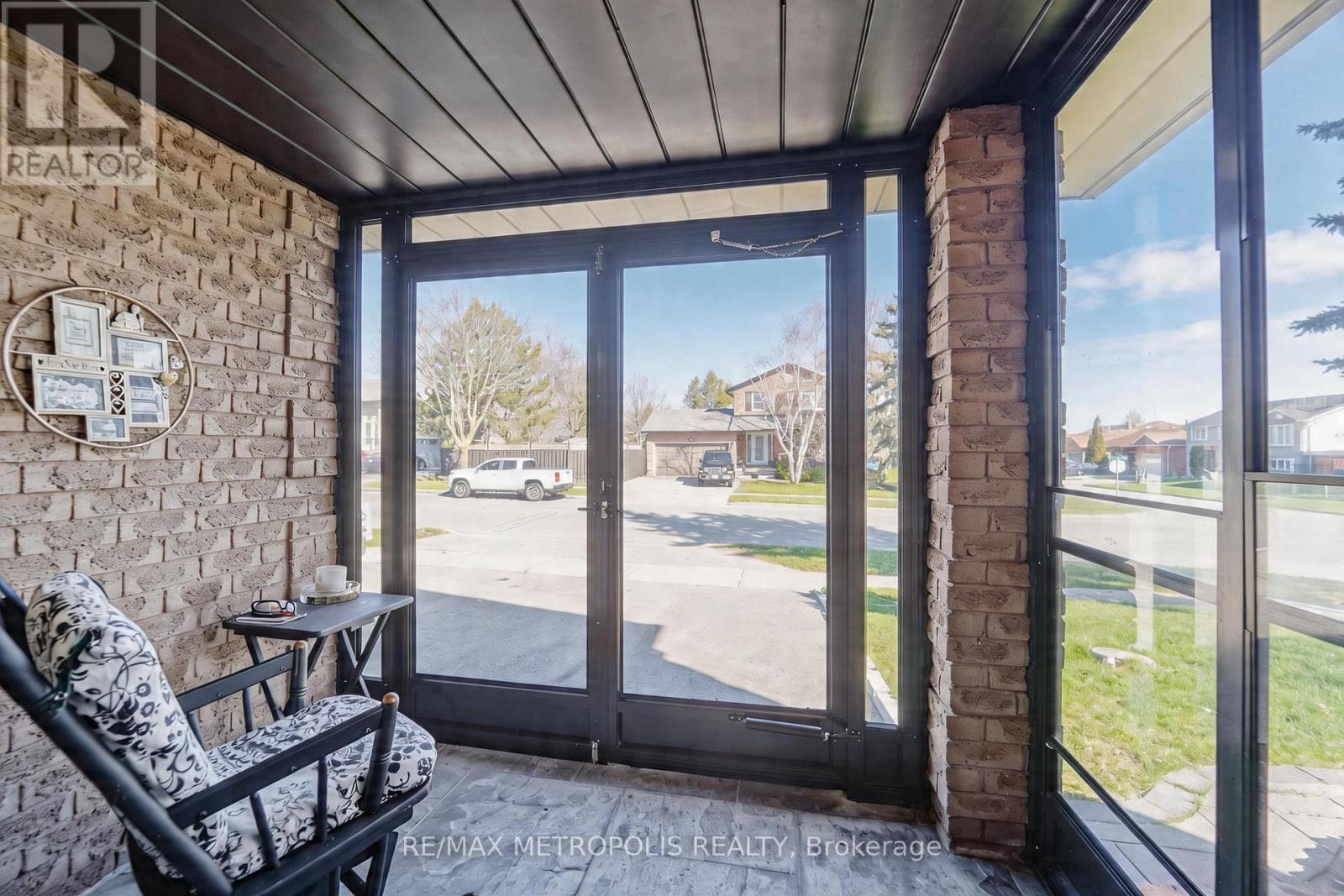 19 Glenabbey Drive, Clarington, Ontario  L1E 1C1 - Photo 2 - E13036002