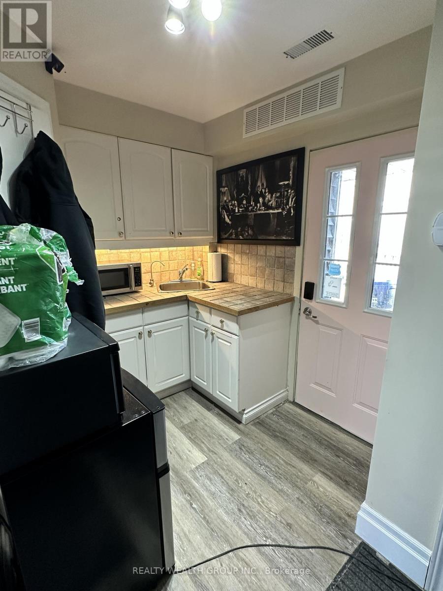 18 Holland Street W, Bradford West Gwillimbury, Ontario  L3Z 2B3 - Photo 5 - N12863326