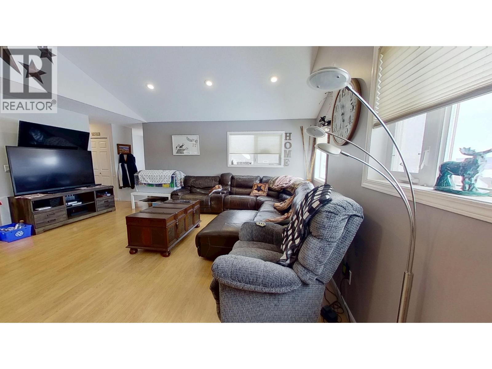 12851 Bens Road, Charlie Lake, British Columbia  V0C 1H0 - Photo 13 - R3104971