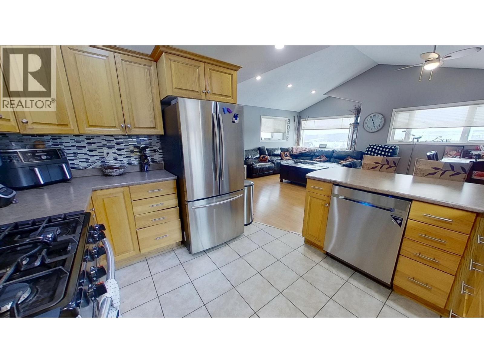 12851 Bens Road, Charlie Lake, British Columbia  V0C 1H0 - Photo 11 - R3104971