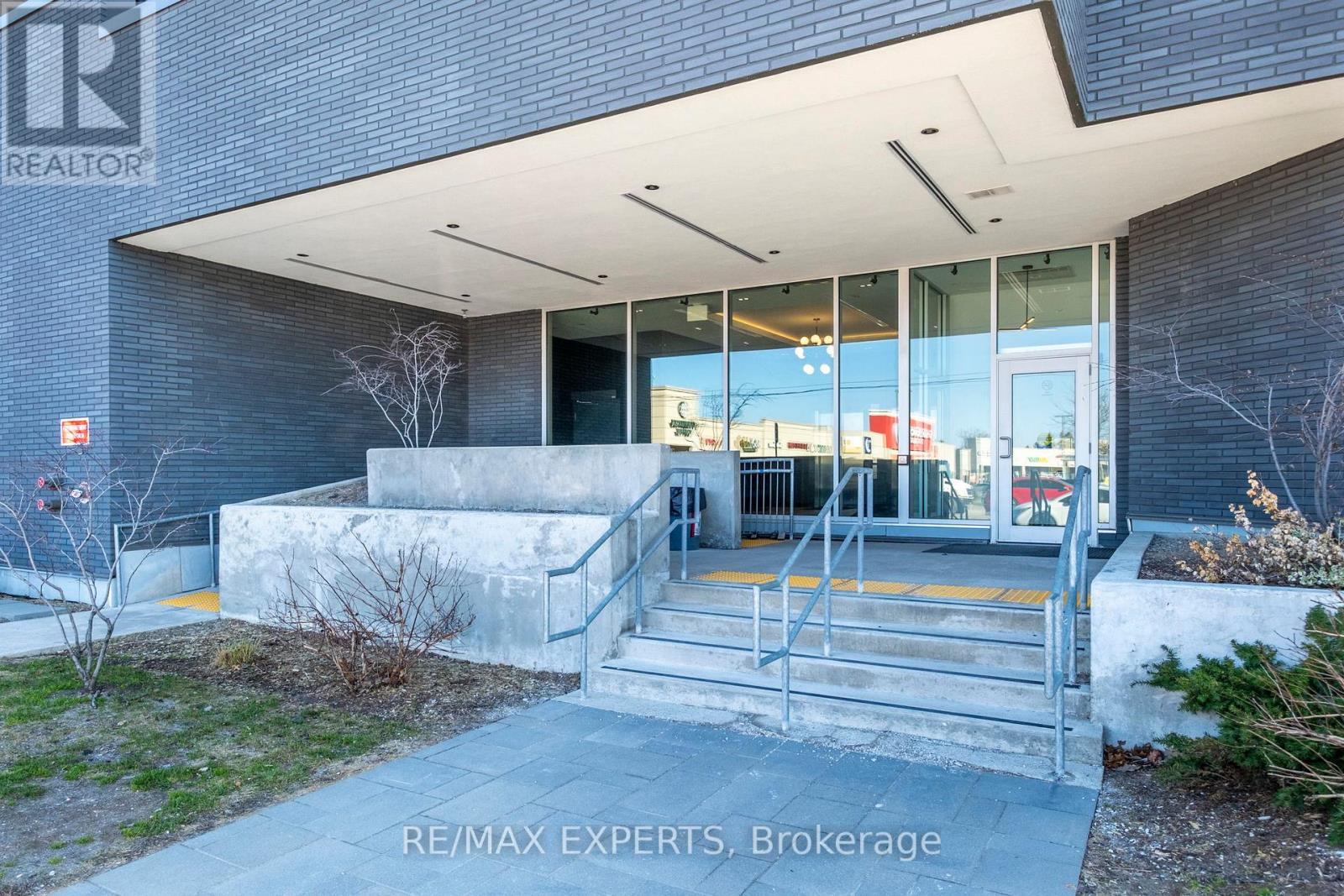 325 - 430 Essa Road, Barrie, Ontario  L4N 9C6 - Photo 3 - S13035142