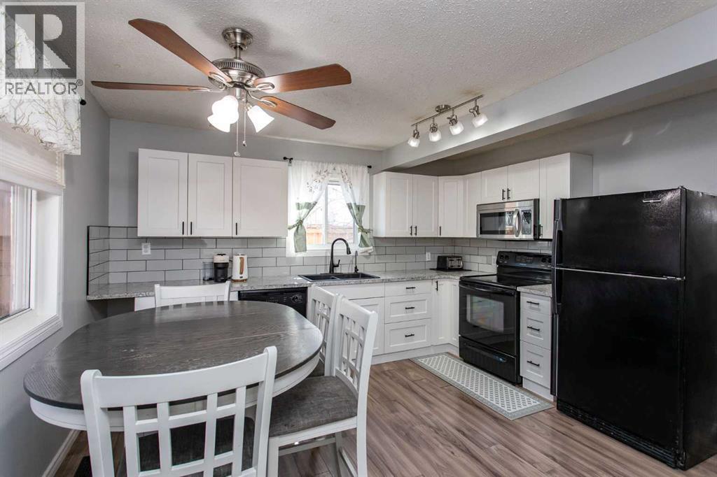 11 Erickson Drive, Red Deer, Alberta  T4R 2A3 - Photo 5 - A2301977