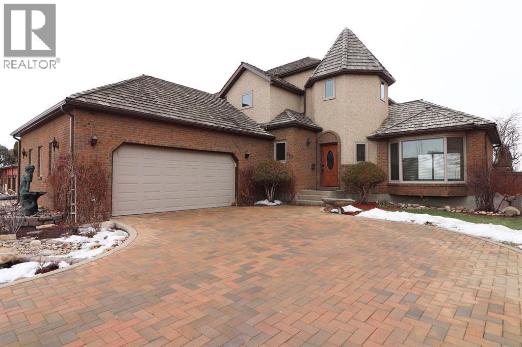 610 Ross Glen Drive SE, Medicine Hat, Alberta  T1B 3X3 - Photo 1 - A2274894