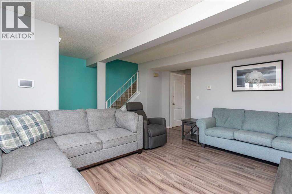 11 Erickson Drive, Red Deer, Alberta  T4R 2A3 - Photo 2 - A2301977